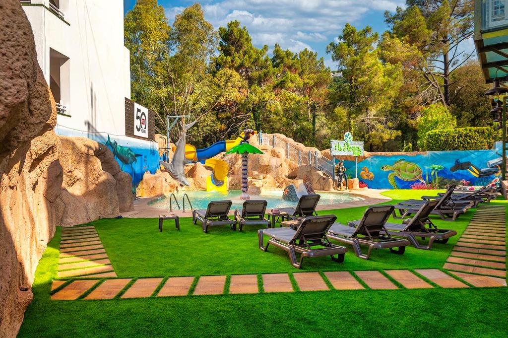 Apartaments Els Llorers — Attractions for children in Lloret de Mar, Catalonia