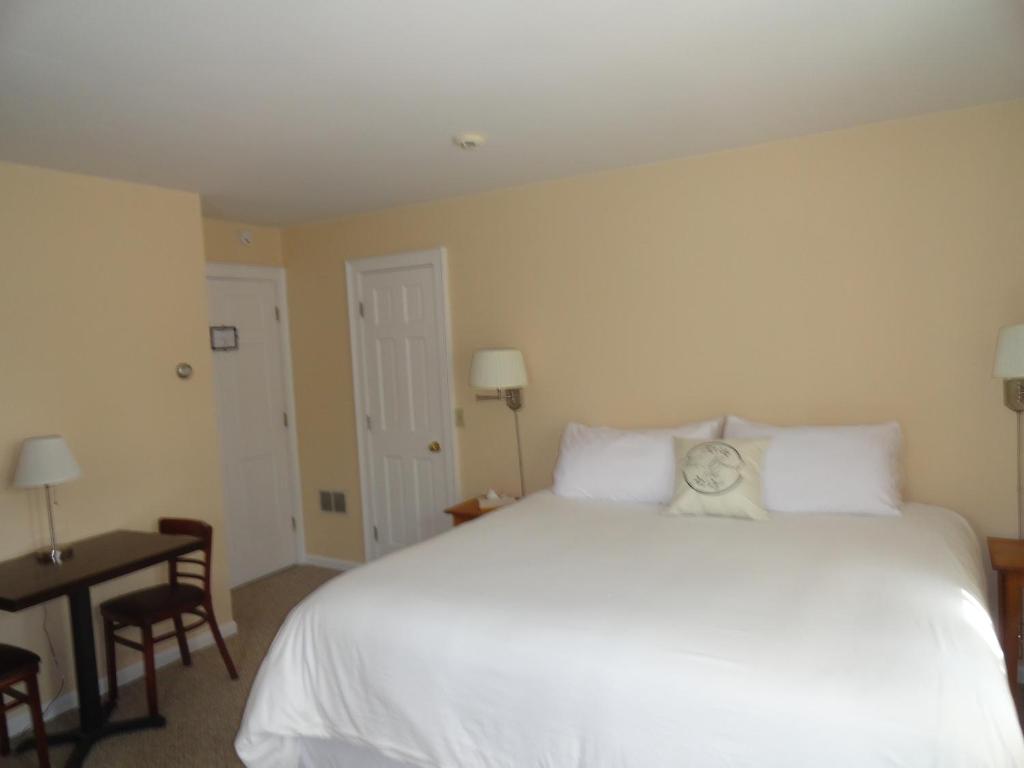 The Bond 1786 Inn photo
