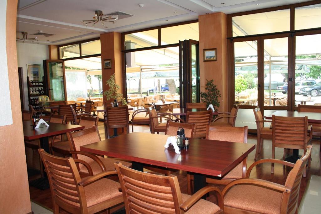 Paradise Hotel & Relax Center — Restauracje i bary in Pomorie, Region Burgas
