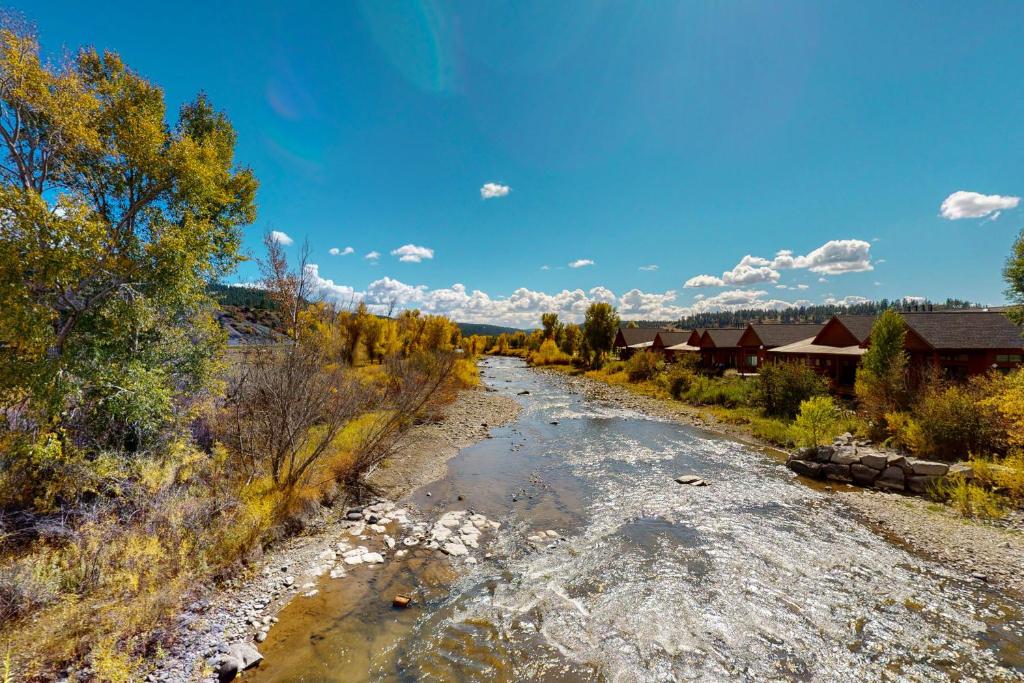 Cobblestone River Resort photo
