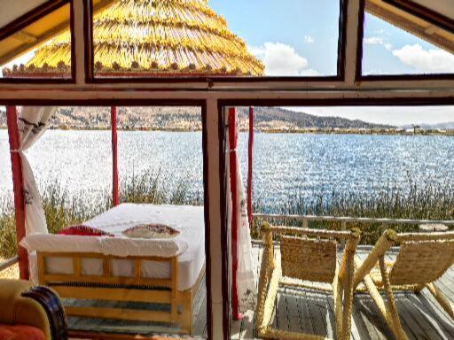 Uros Qhota Uta Lodge — Hotel in Puno