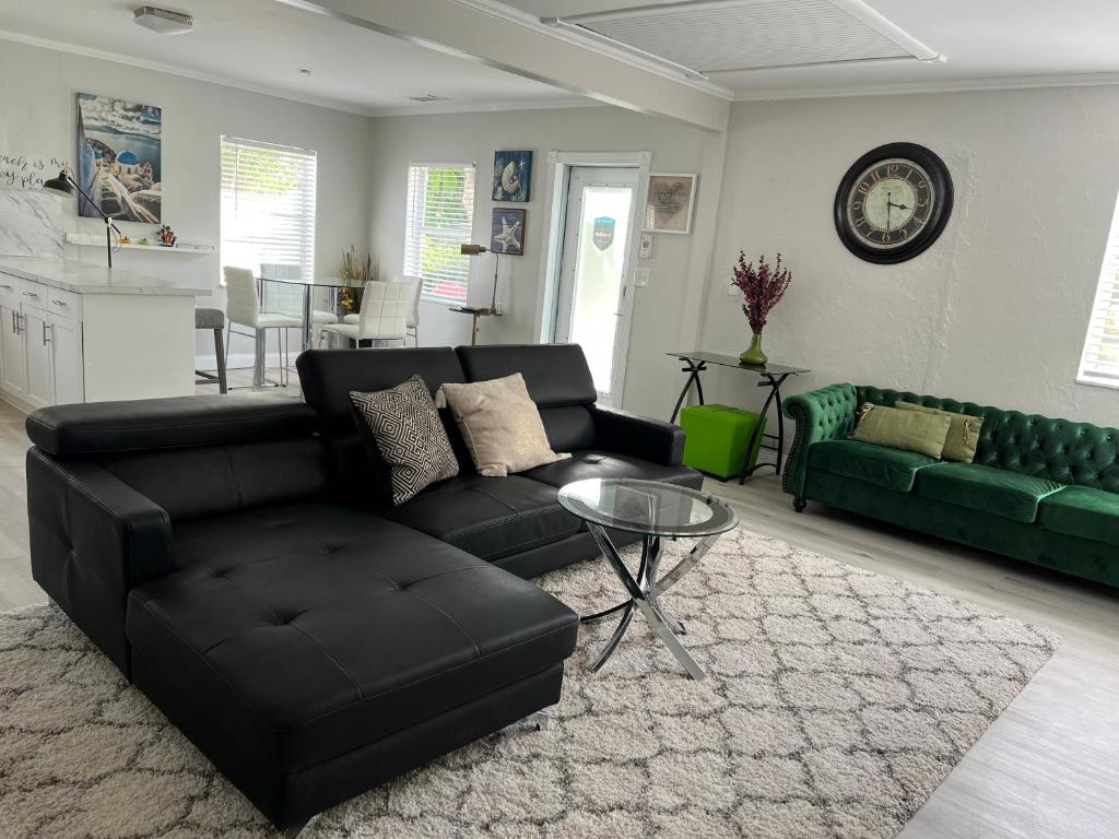 Your Beach Home in sunny Delray, near Atlantic Ave — Hotel in Delray Beach (FL)
