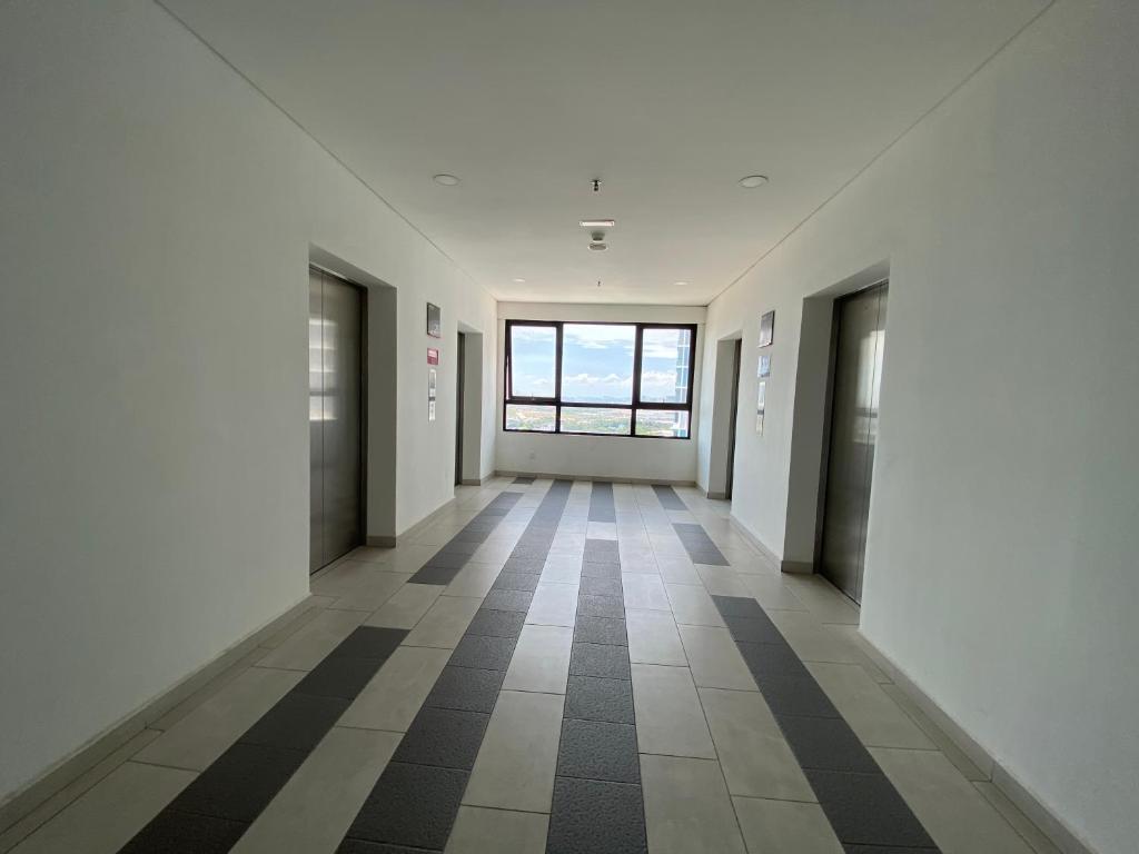 Icity 2R2B London theme Hyde Tower corner unit photo