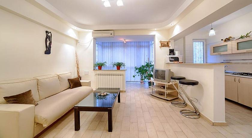 Centru amazing apartments piata universitate — Hotel in Bucharest