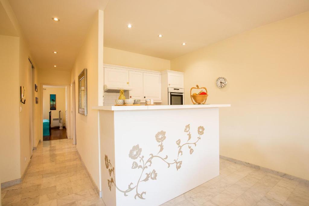 LE FOCH AP4244 By Riviera Holiday Homes - 4