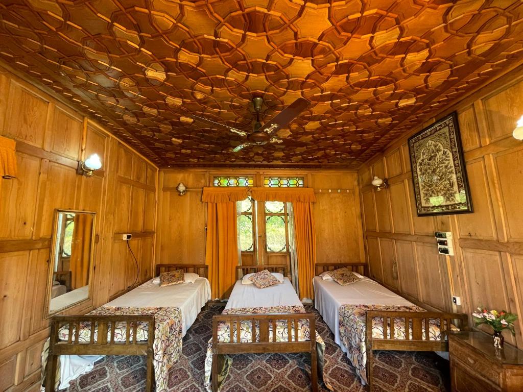 The Shelter Group of Houseboats photo