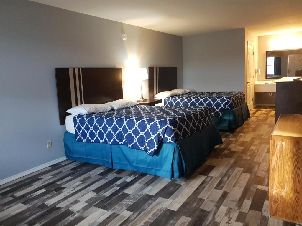 Riata Inn - Crystal City photo
