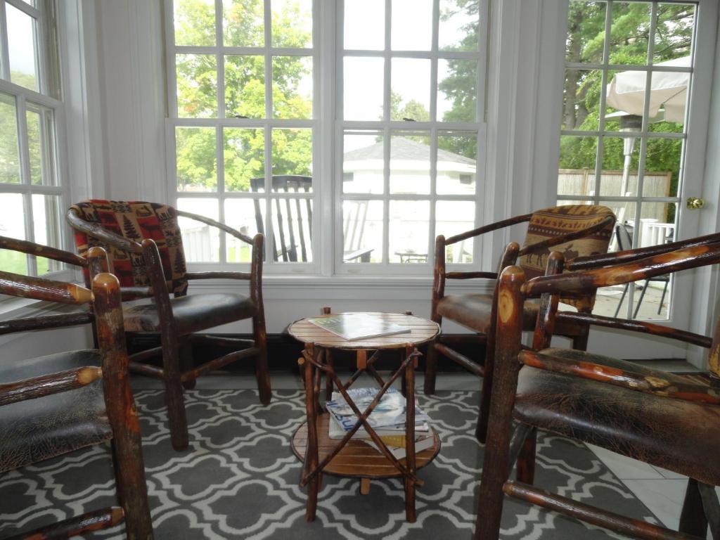 The Bond 1786 Inn photo