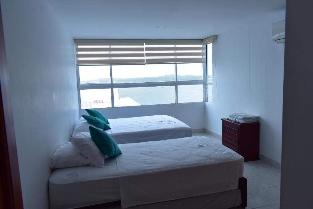 Apartamento en Cartagena Edificio El conquistador Sector el Laguito - By Corfeinco - 4