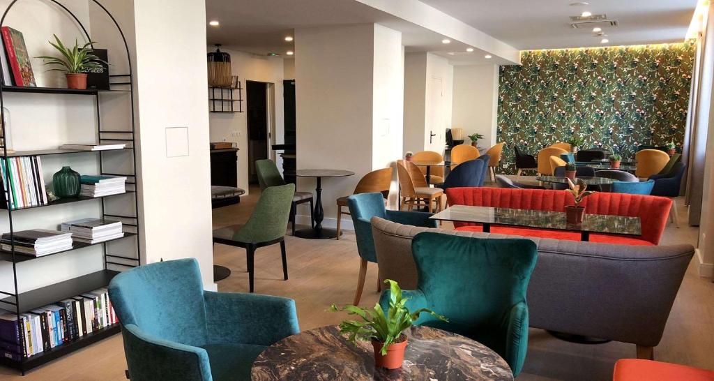 ホテル アポロニア パリ モンマルトル シュア ホテル コレクション バイ BW (Hotel Apolonia Paris Montmartre, Sure Hotel Collection by BW) フロント・ロビー