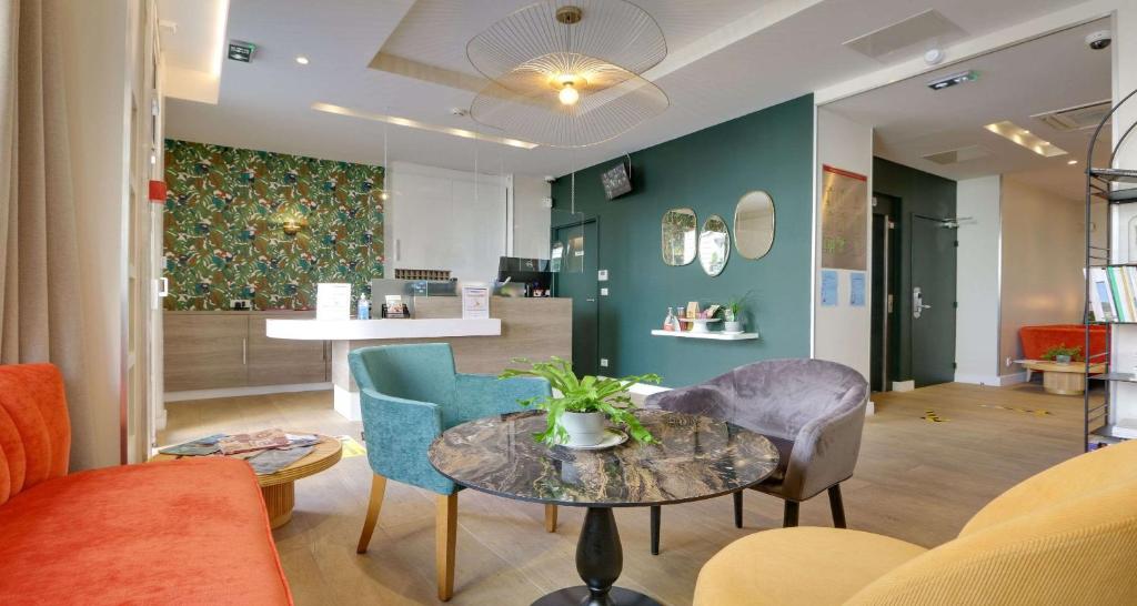 Hotel Apolonia Paris Montmartre; Sure Hotel Collection by Best Western - 2