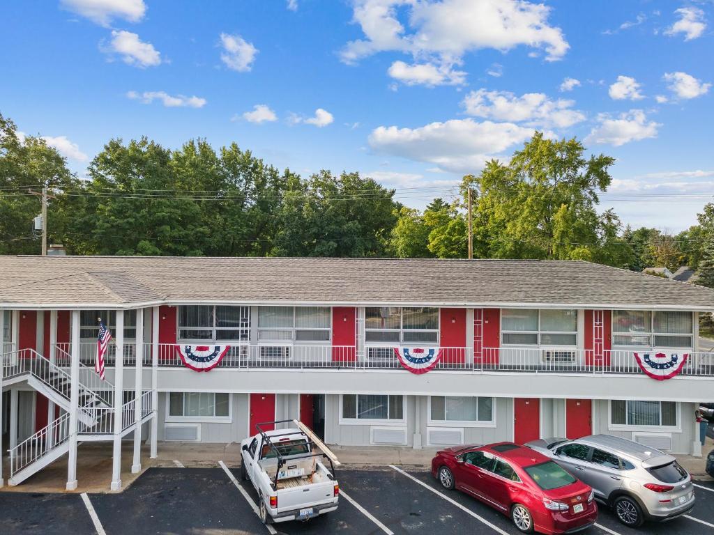 Grand Traverse Motel photo