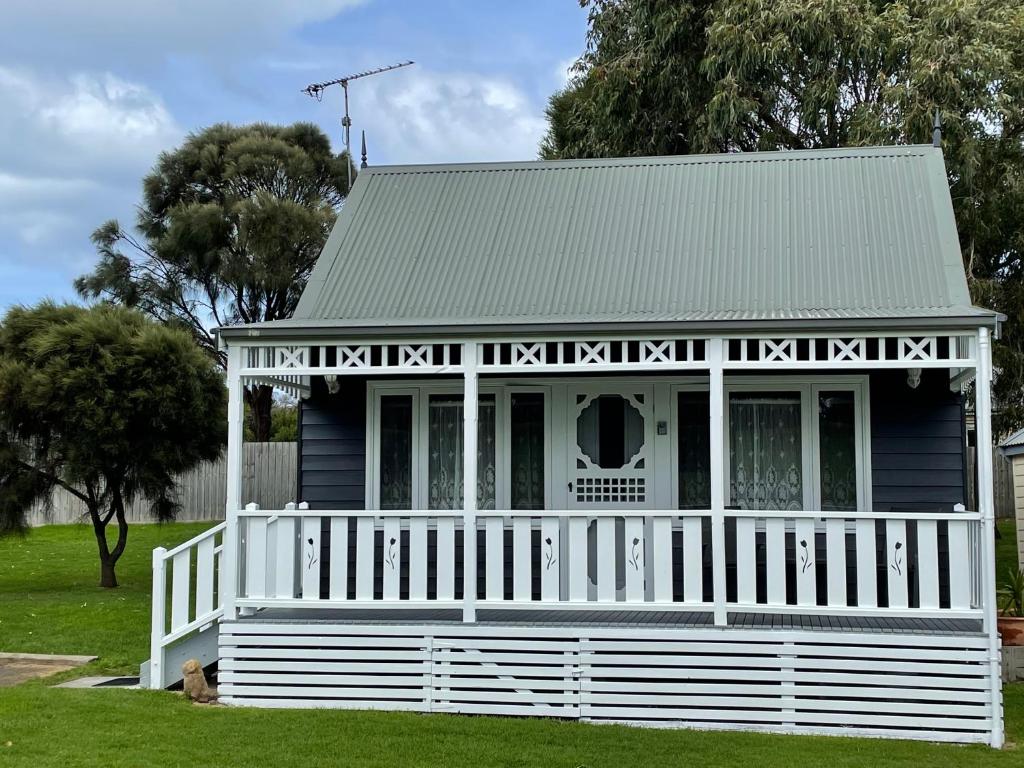 Nest - charming, comfortable coastal villa, Port Fairy