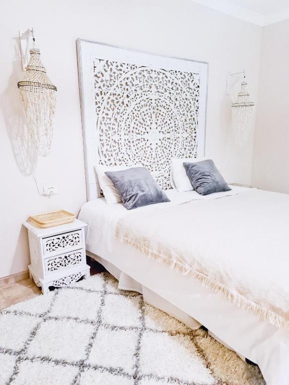 Oceanview Boutique House, 125 sqm, Parking, Sunset Rooftop - 2