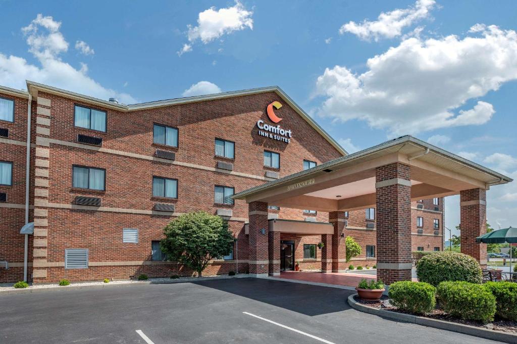 Comfort Inn & Suites photo