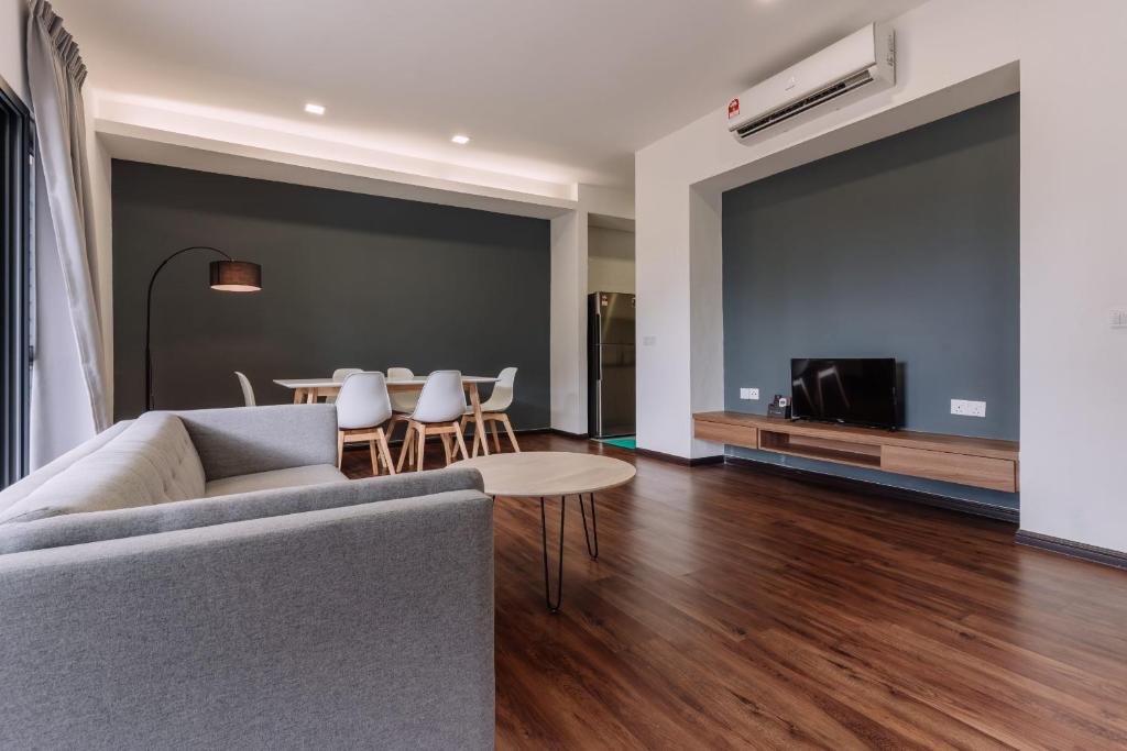 RTS - ROXY Townhouse Sematan - Private - UPPER UNIT — Hotel in Sematan