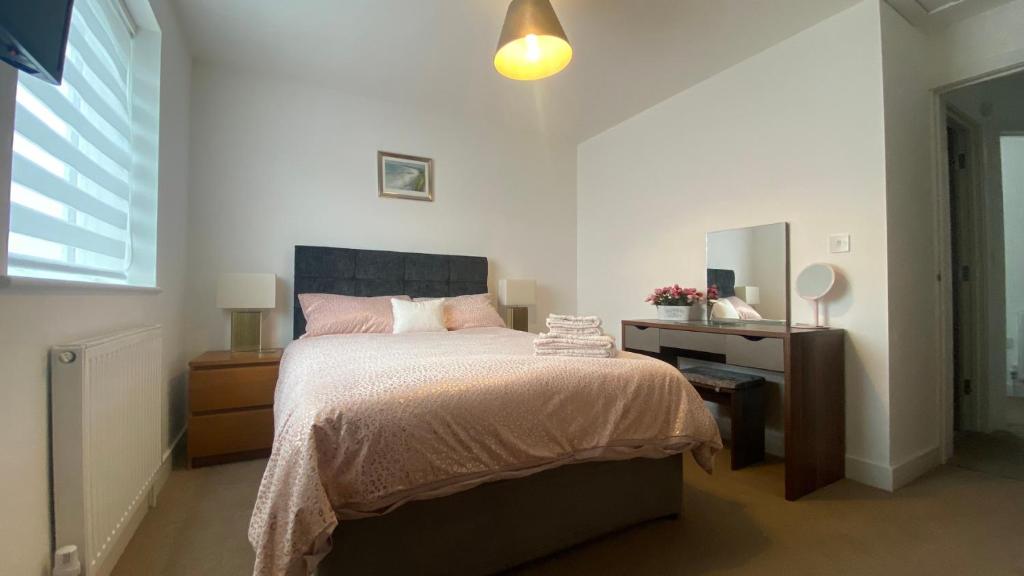 Comfy 2-Bed House by Wareham Station photo 2