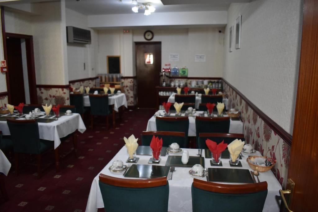 Restaurant, Lyndhurst Hotel in Blackpool