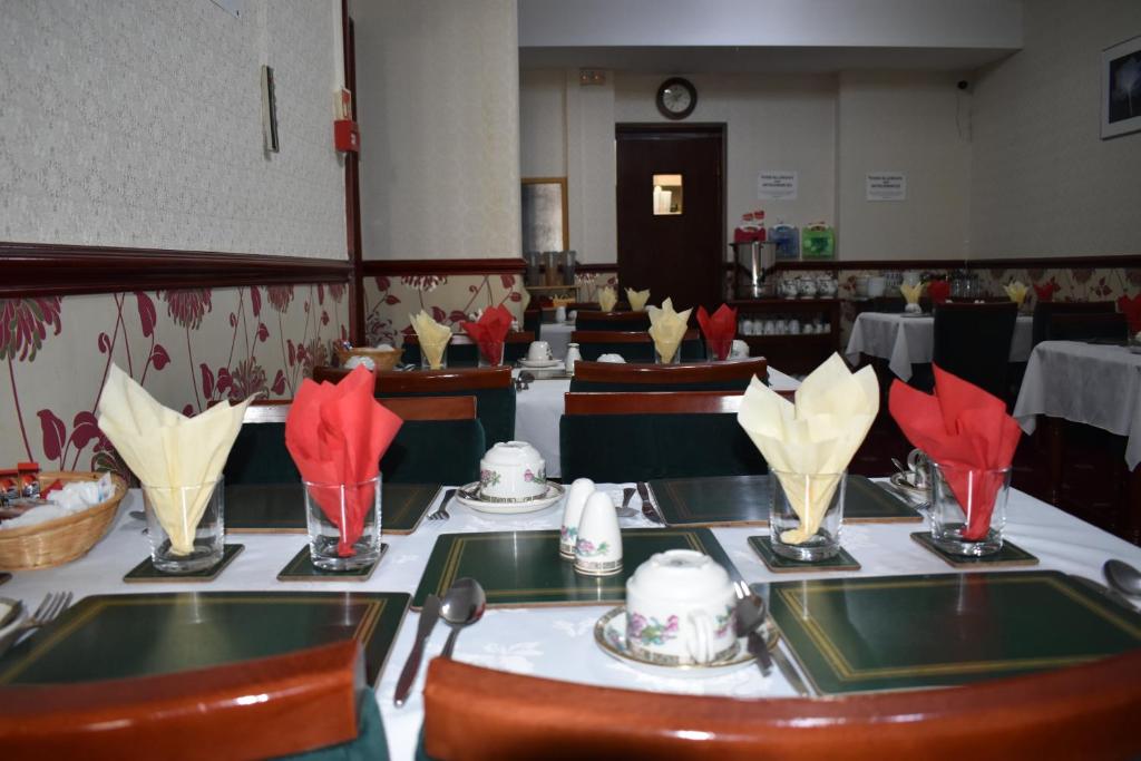 Restaurant, Lyndhurst Hotel in Blackpool