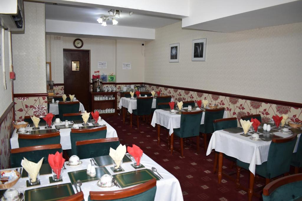 Restaurant, Lyndhurst Hotel in Blackpool