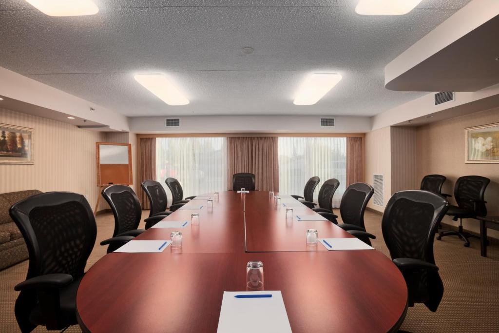 Days Hotel & Suites By Wyndham Lloydminster Photo 18