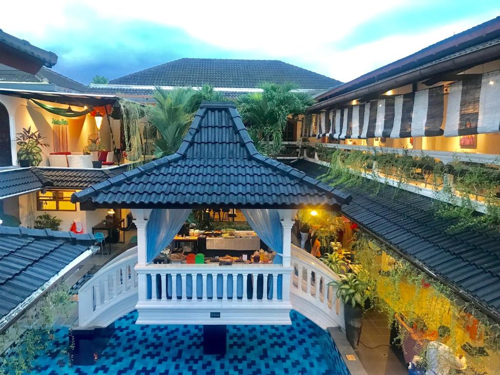 Raintree Boutique Villa & Gallery