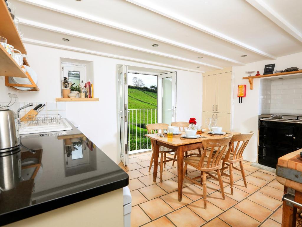 Bow Cottage, Salcombe photo 3