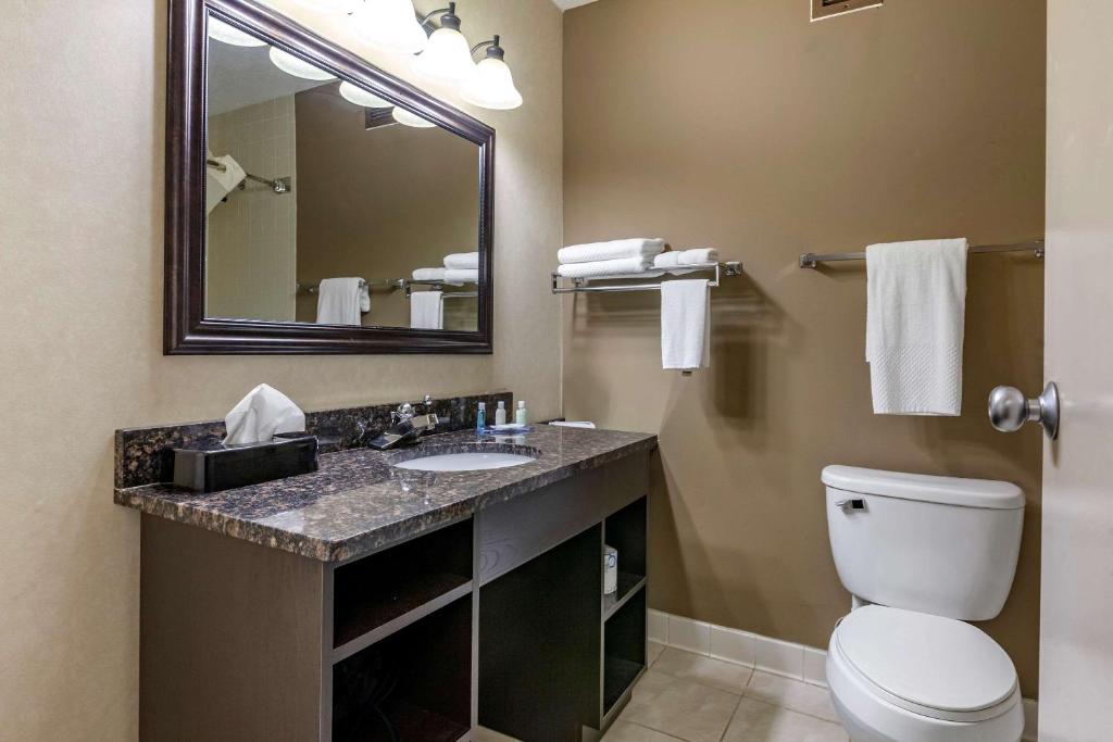 Quality Inn & Suites Escanaba Photo 13