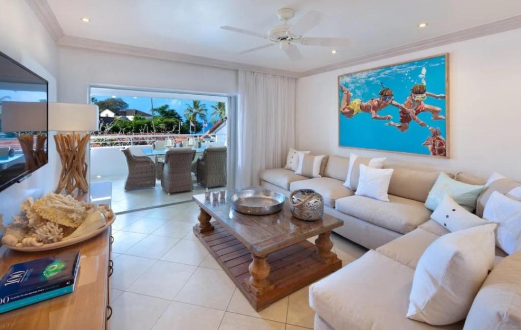 Ocean Blue Luxury Apartment - Beachfront - Glitter Bay 203 — Hotel in Saint James