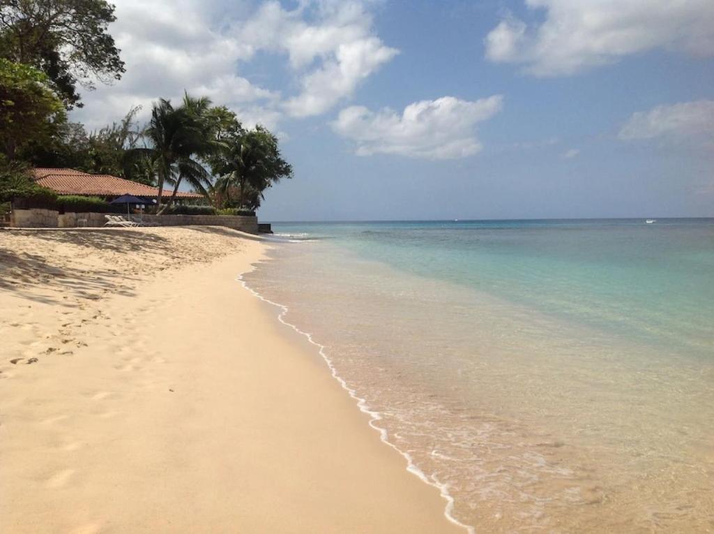 Ocean Blue Luxury Apartment - Beachfront - Glitter Bay 203 photo