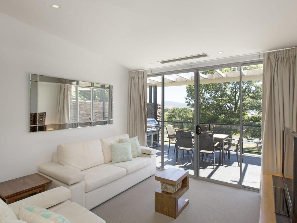 The Edge 5 - Modern 2BR Apartment l WiFi l BBQ l Lrg Balcony, Jindabyne