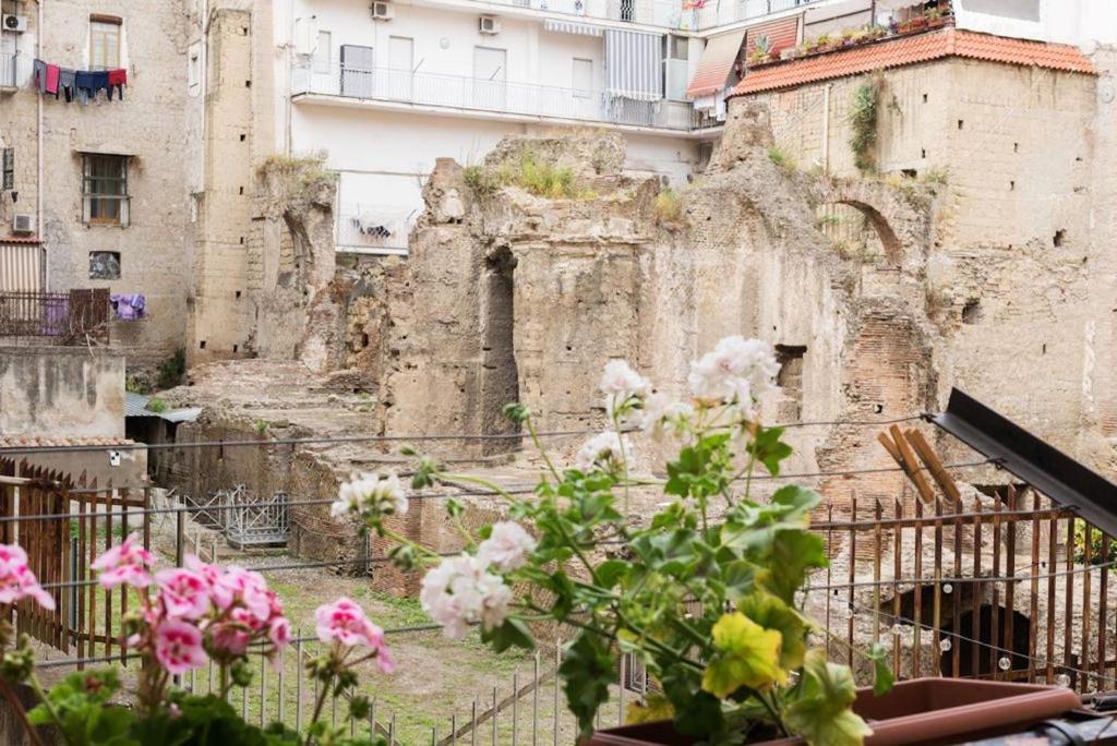 Bobbò house II, la finestra sugli scavi, Neapol