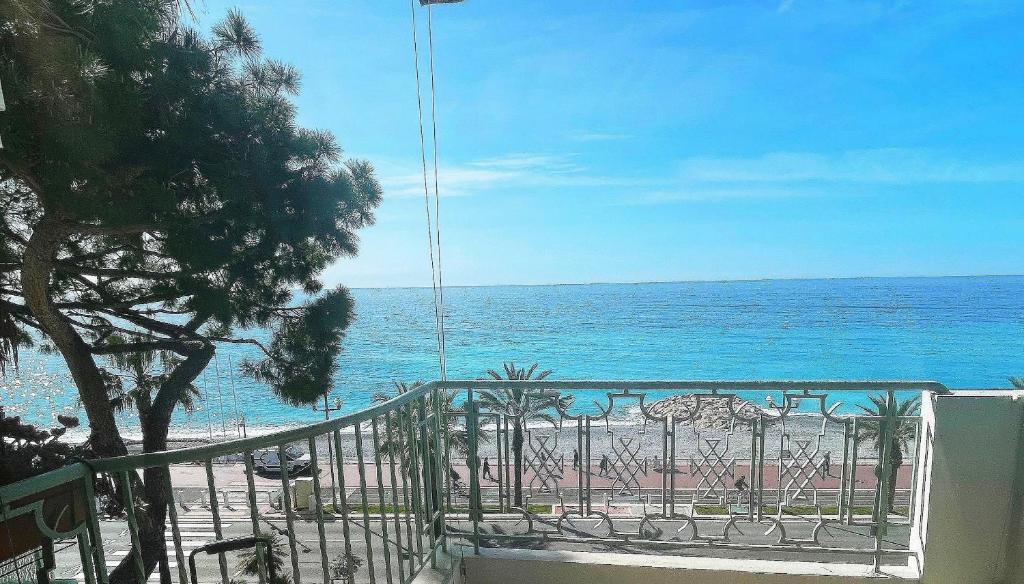 Holiday Vigie Promenade — Hotel in Nice
