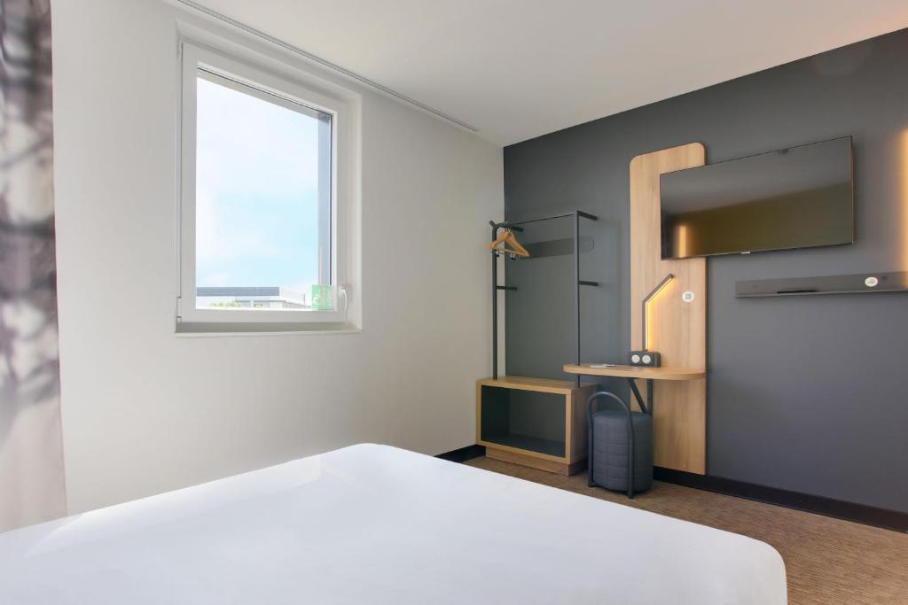 B&B HOTEL Reims Croix Blandin photo