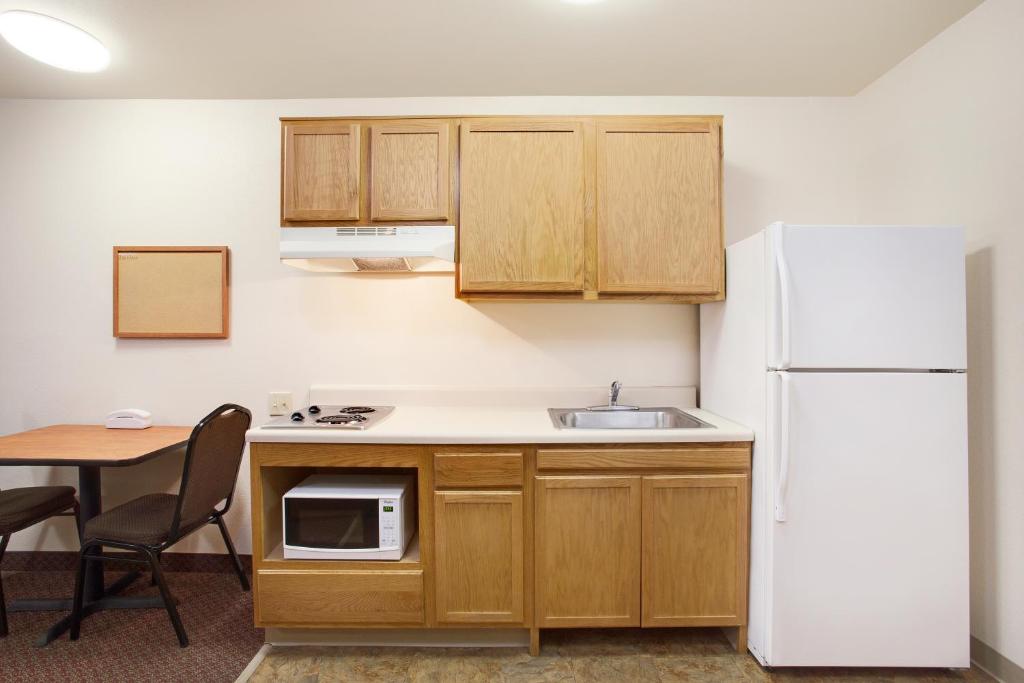 WoodSpring Suites San Antonio North Live Oak I-35 photo