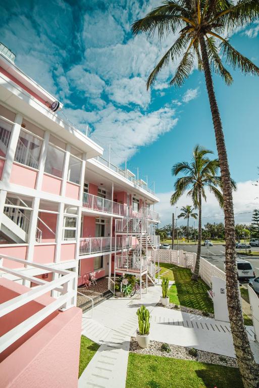 The Pink Hotel Coolangatta photo