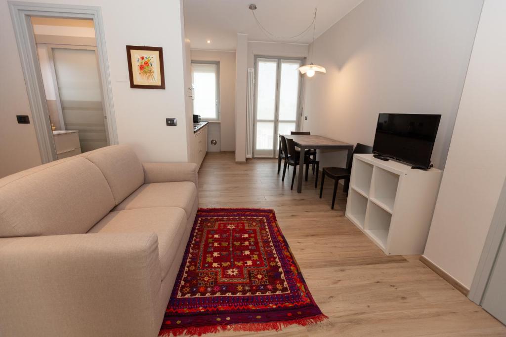 Rossini15 - garage privato, Alba