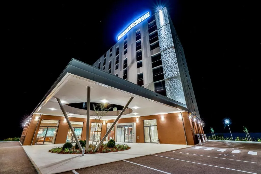 Hotel Das Zeit，位于Lenzing的酒店