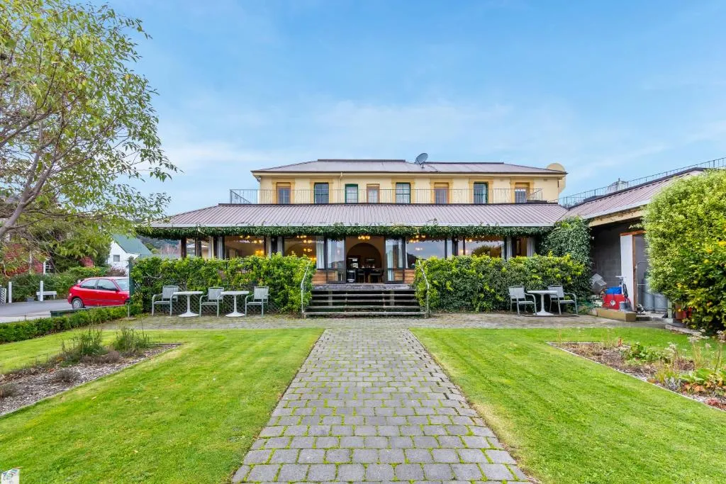 The Grand Hotel & Bar - Akaroa，位于阿卡罗阿的酒店