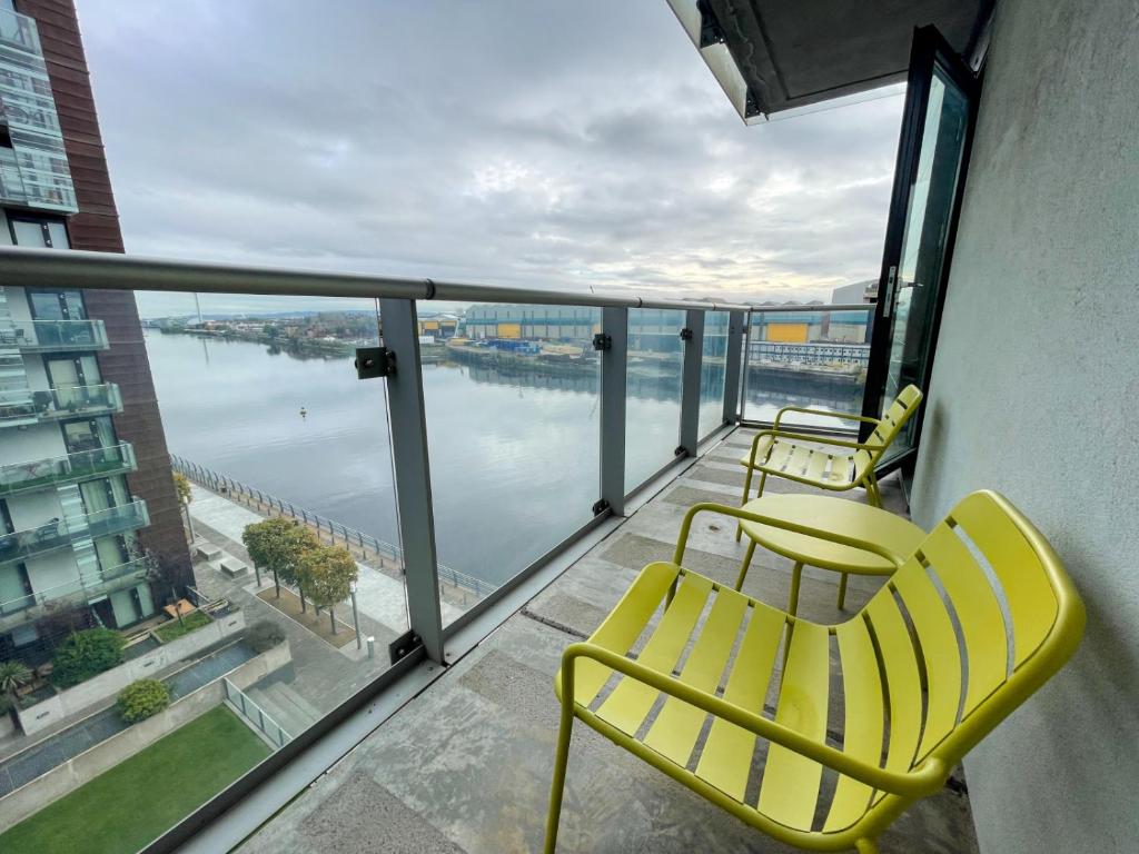River Clyde View Apartment with Terrace & Parking photo