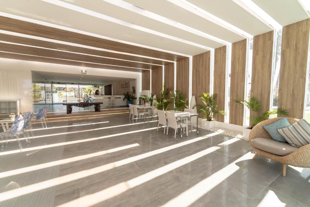 Hotel LIVVO Dunagolf Suites photo