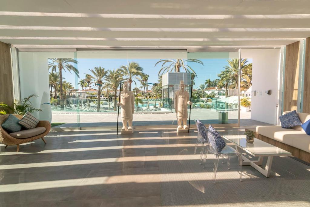 Hotel LIVVO Dunagolf Suites photo