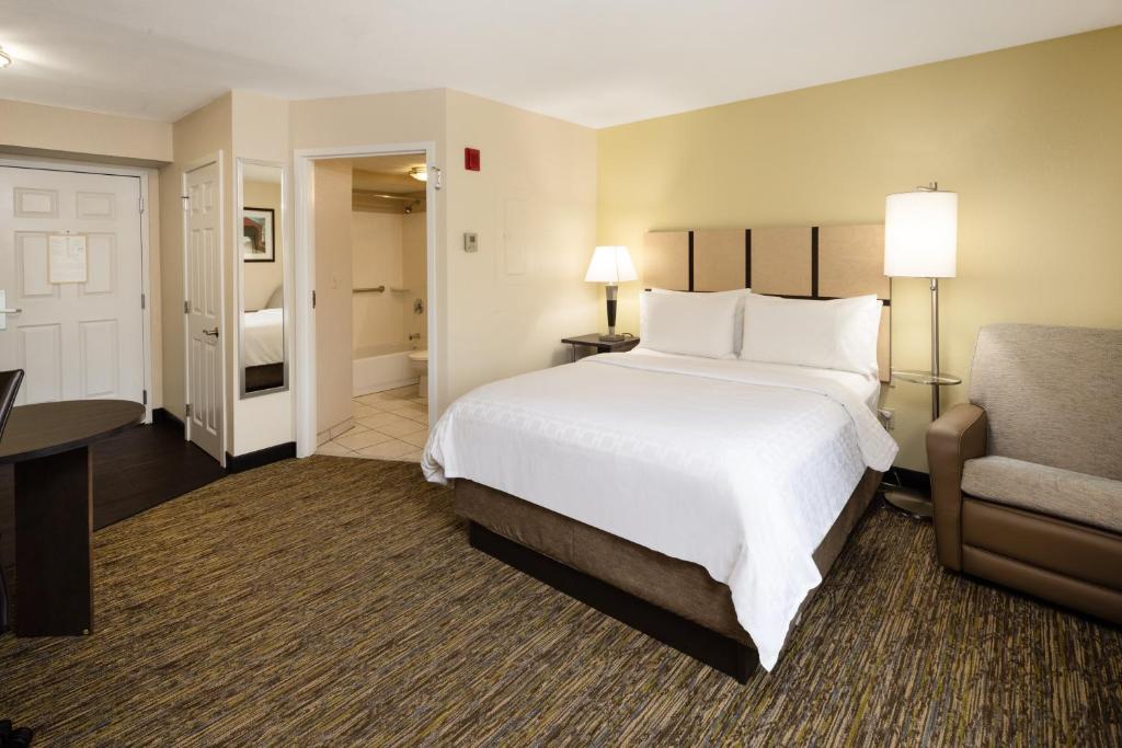 Candlewood Suites Windsor Locks photo