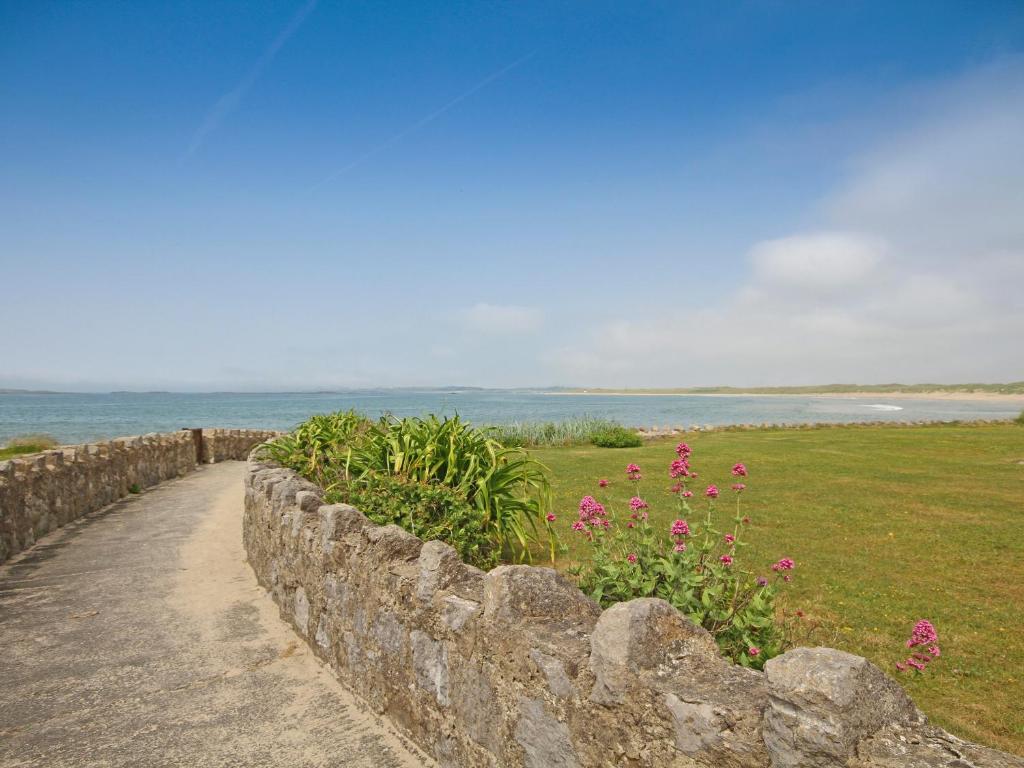 Flip Flops, Rhosneigr photo 6