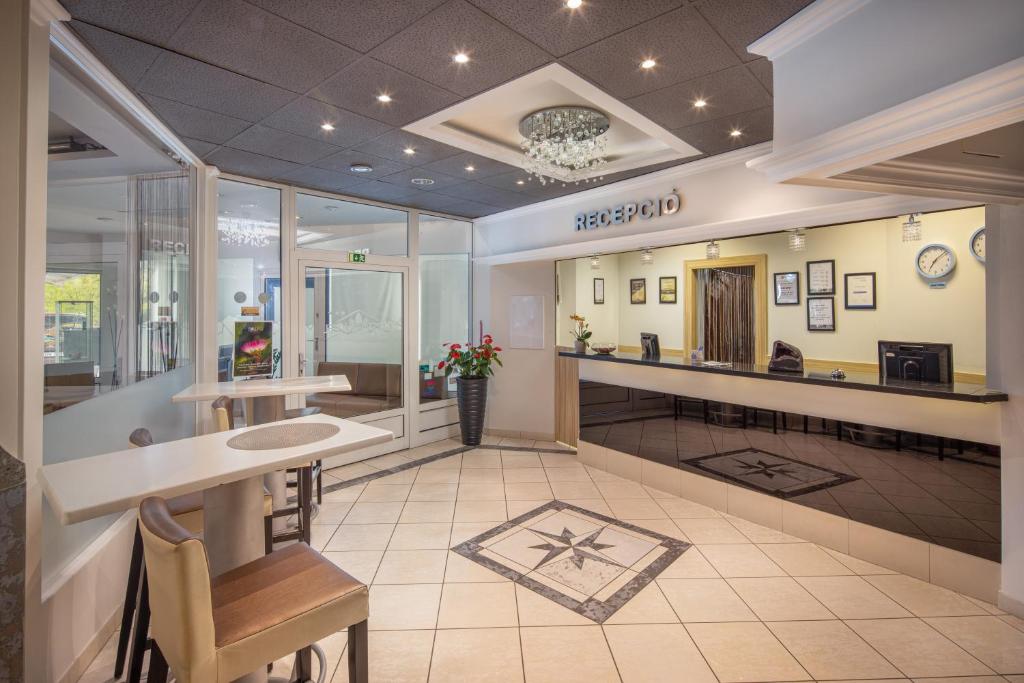 Kristaly Hotel photo