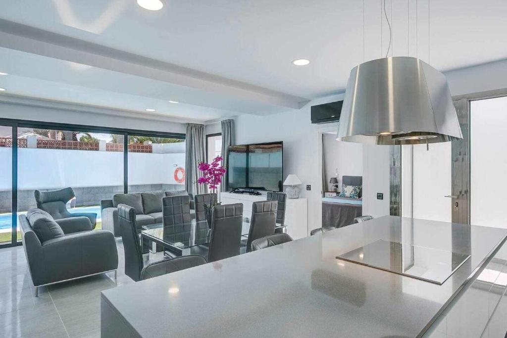 Two Dreams Luxury Villa - 4