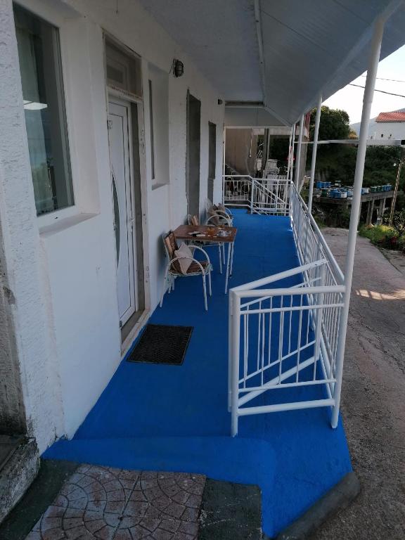 PLAVOBELA KUĆA SA MAGIČNIM POGLEDOM NA MORE - 2