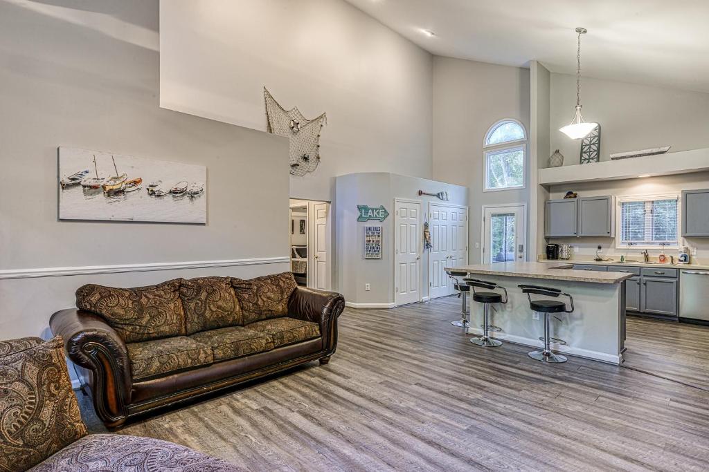 Serenity Point, Mineral