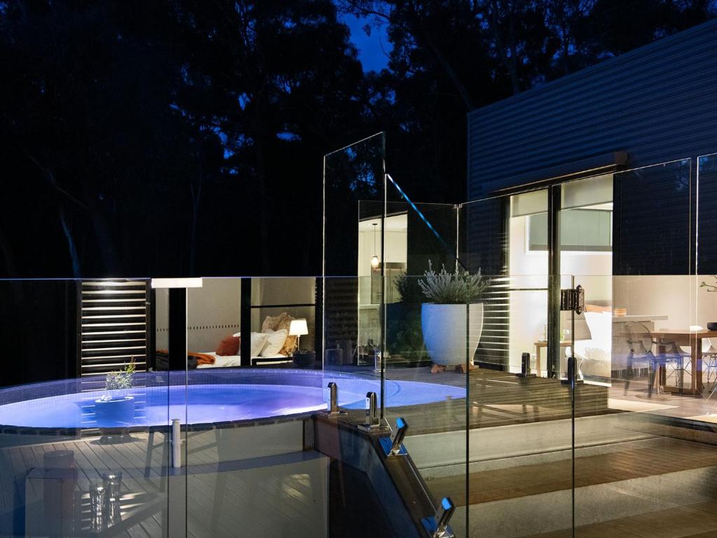 Kangary - bush retreat with outdoor spa, Daylesford
