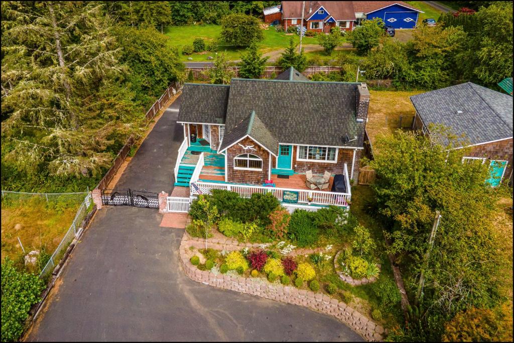 Captain Mike's Snug Harbor, Grayland